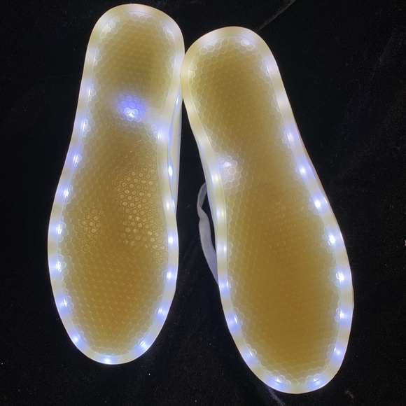 Light up sneakers - Picture 9 of 9